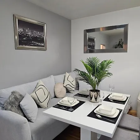 Lovely Apartment In Zyrardow Close To Suntago Tago