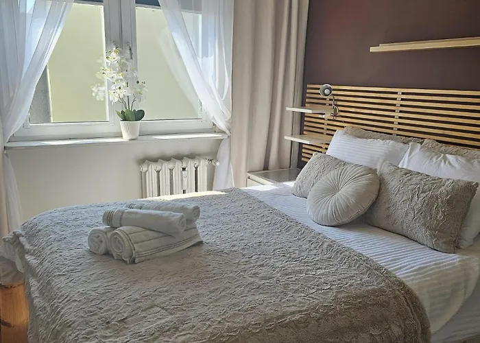 2-bed In 10 Min To Suntago & Parking アパート